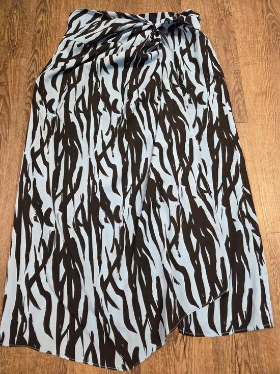 Topshop Dresses & Skirts - Topshop Blue Black Belted Faux Wrap Maxi Skirt Size 10 Medium
